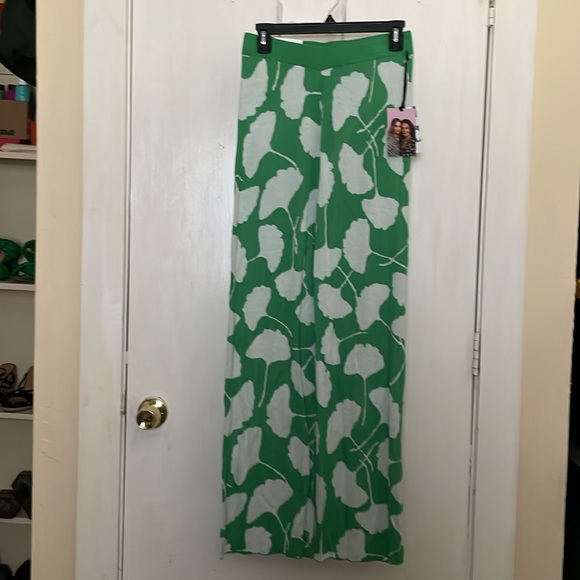 DVF for Target Women's High Waisted Ginkgo Green Sweaterknit Flare Pants NWT - Picture 2 of 3